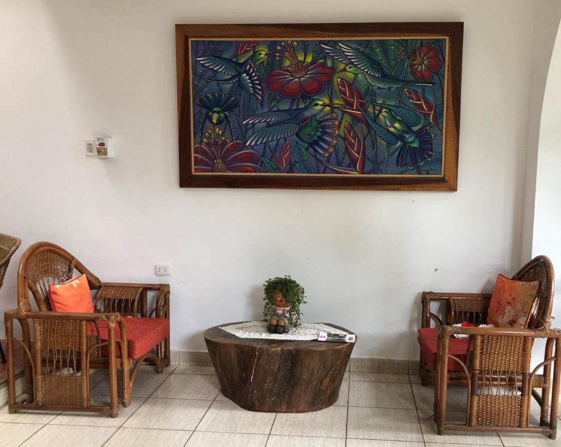 Alojamiento Familiar Custodia Tarapoto Exteriör bild